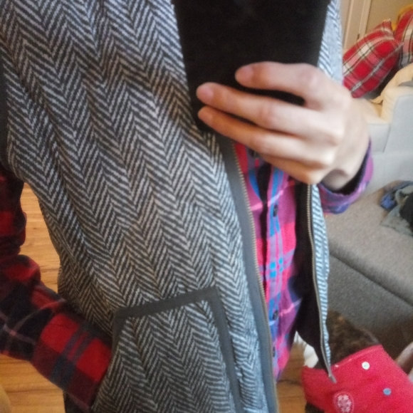 Grey Vest - Picture 2 of 3